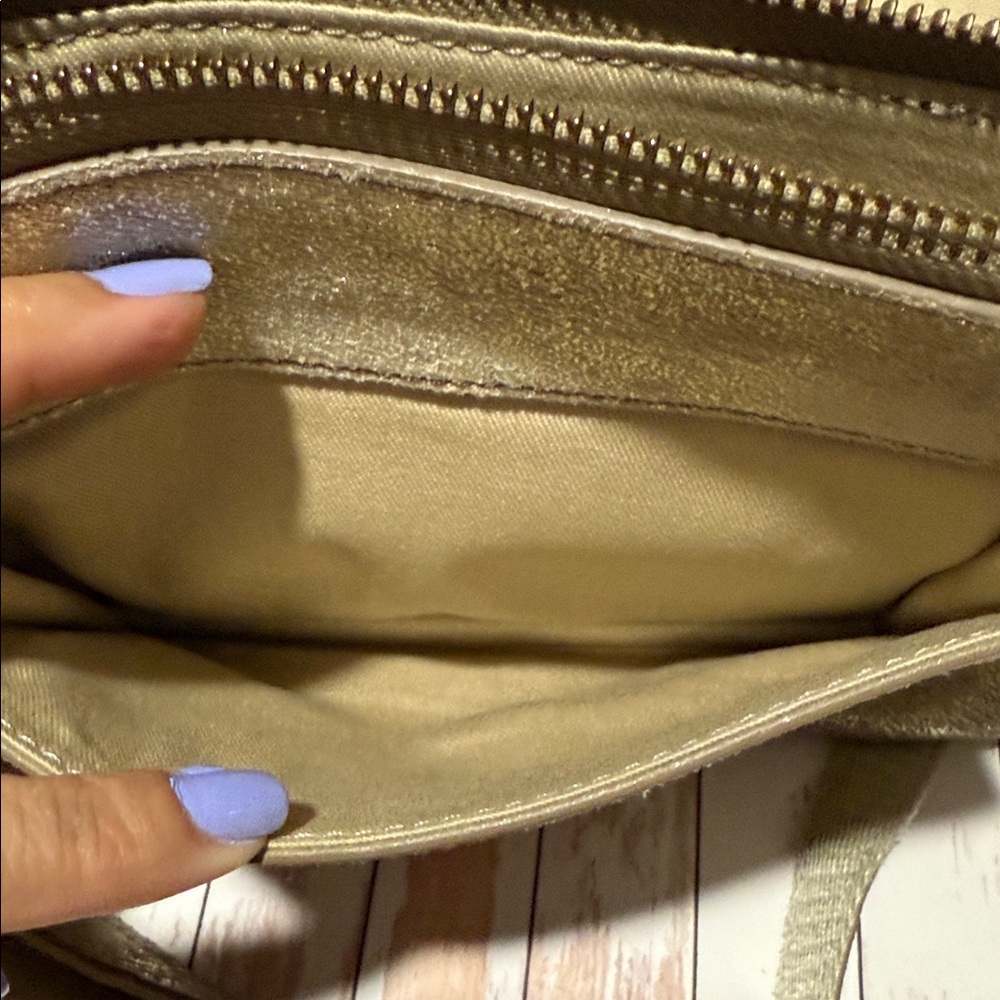 Fossil Elegant Metallic Shoulder Bag - Picture 6 of 11